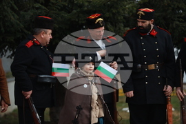 Етрополе - тържественото издигане на българския трибагреник