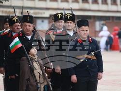 Етрополе - тържественото издигане на българския трибагреник