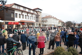 Етрополе - тържественото издигане на българския трибагреник