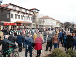 Етрополе - тържественото издигане на българския трибагреник