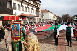 Етрополе - тържествено издигане на българския трибагреник