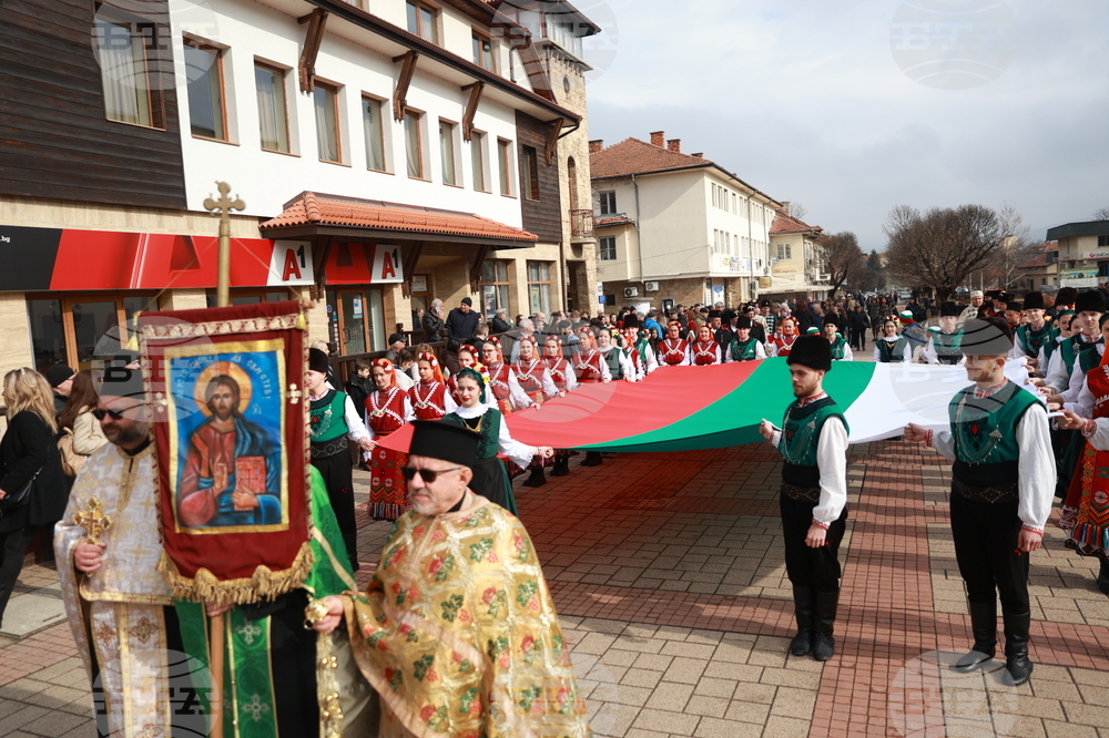 Етрополе - тържествено издигане на българския трибагреник