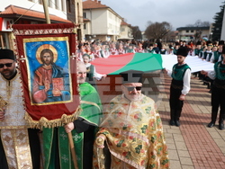 Етрополе - тържествено издигане на българския трибагреник