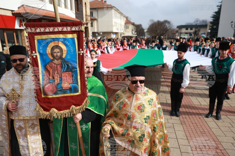 Етрополе - тържествено издигане на българския трибагреник