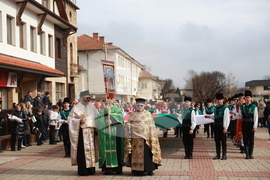 Етрополе - тържествено издигане на българския трибагреник