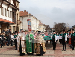 Етрополе - тържествено издигане на българския трибагреник
