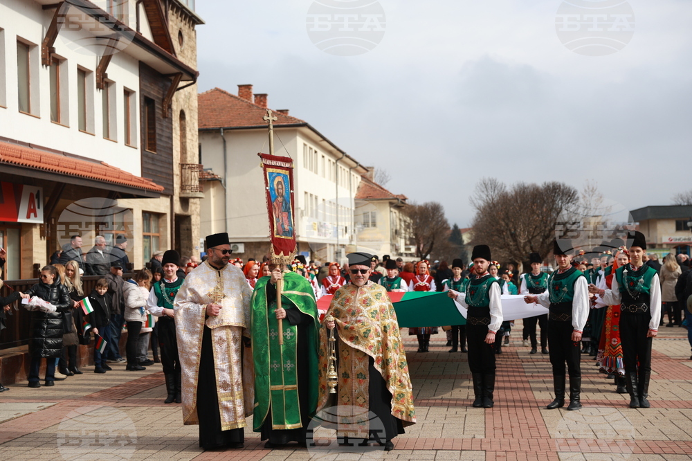 Етрополе - тържествено издигане на българския трибагреник