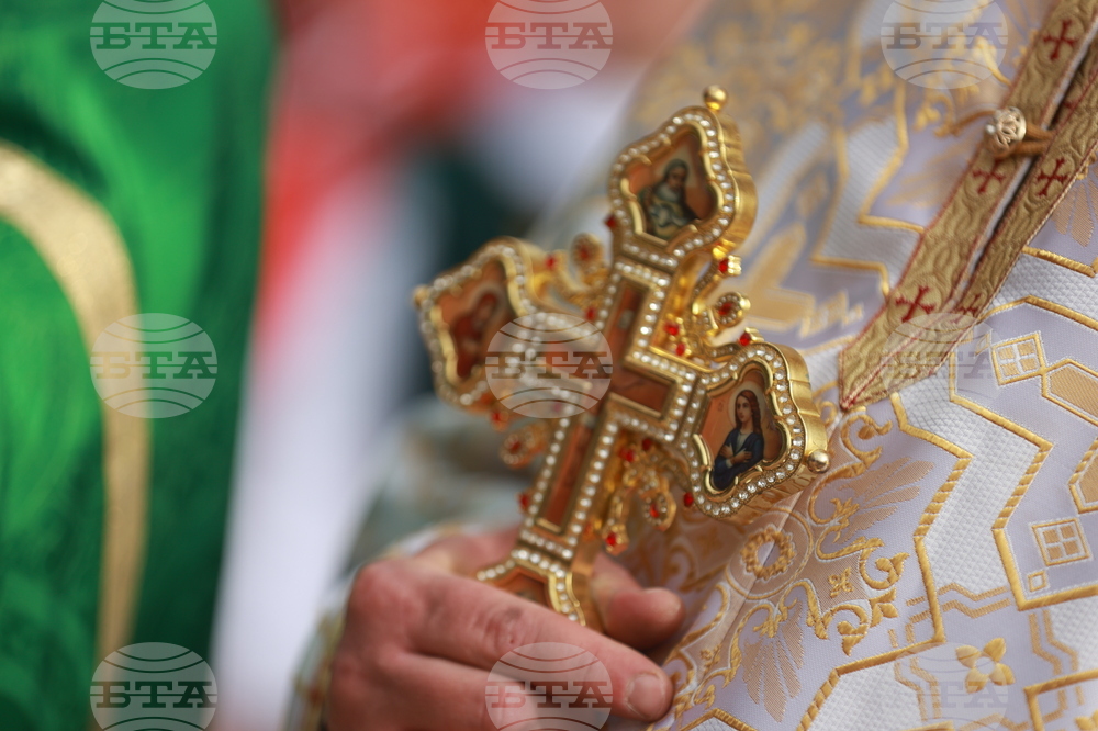 Етрополе - тържествено издигане на българския трибагреник