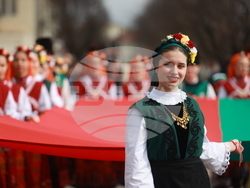 Етрополе - тържествено издигане на българския трибагреник