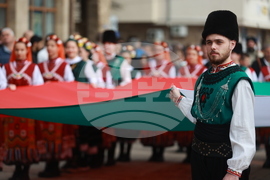 Етрополе - тържествено издигане на българския трибагреник