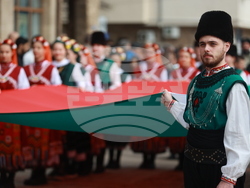 Етрополе - тържествено издигане на българския трибагреник