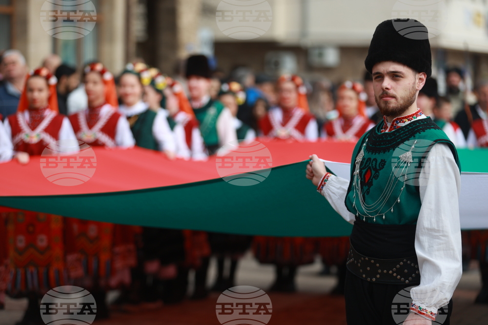 Етрополе - тържествено издигане на българския трибагреник