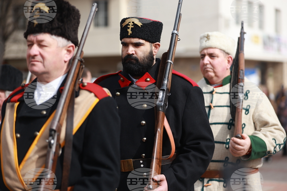 Етрополе - тържествено издигане на българския трибагреник