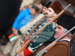 Етрополе - тържествено издигане на българския трибагреник