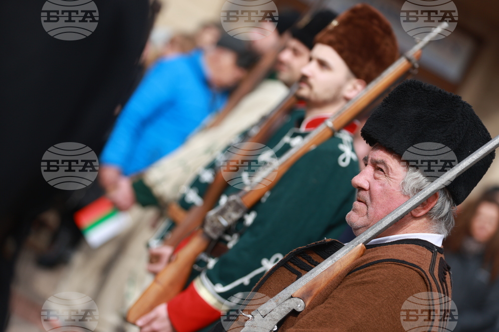 Етрополе - тържествено издигане на българския трибагреник