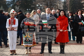 Етрополе - тържествено издигане на българския трибагреник