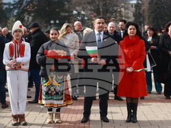 Етрополе - тържествено издигане на българския трибагреник