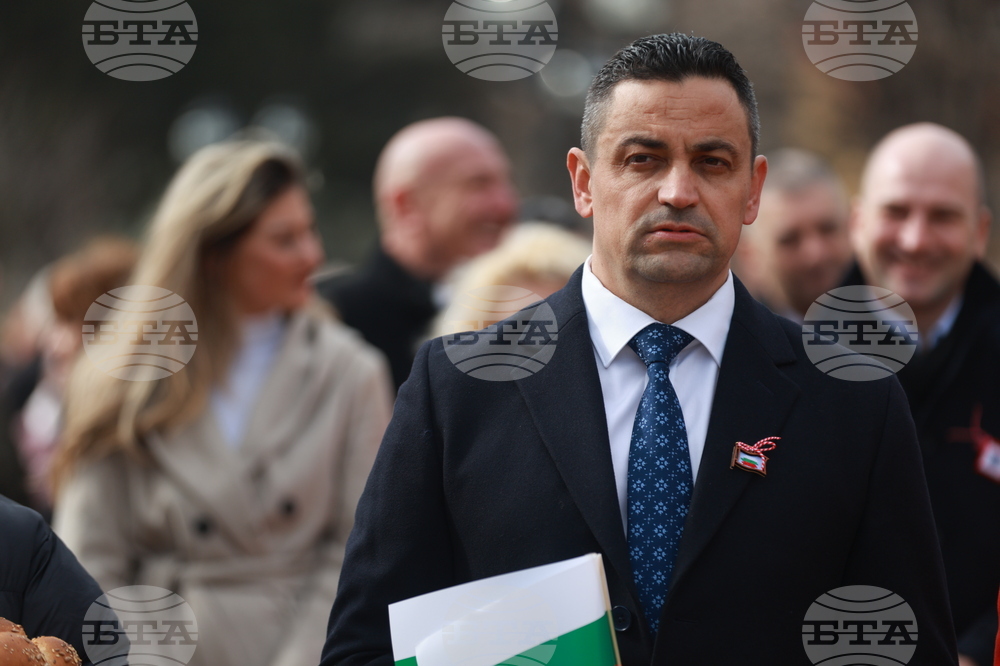 Етрополе - тържествено издигане на българския трибагреник