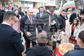 Етрополе - тържествено издигане на българския трибагреник