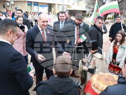 Етрополе - тържествено издигане на българския трибагреник
