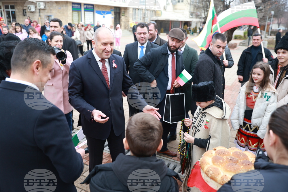 Етрополе - тържествено издигане на българския трибагреник