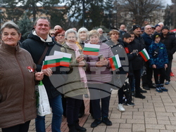 Етрополе - тържествено издигане на българския трибагреник