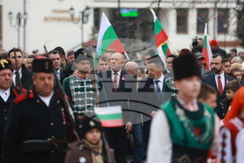 Етрополе - тържествено издигане на българския трибагреник