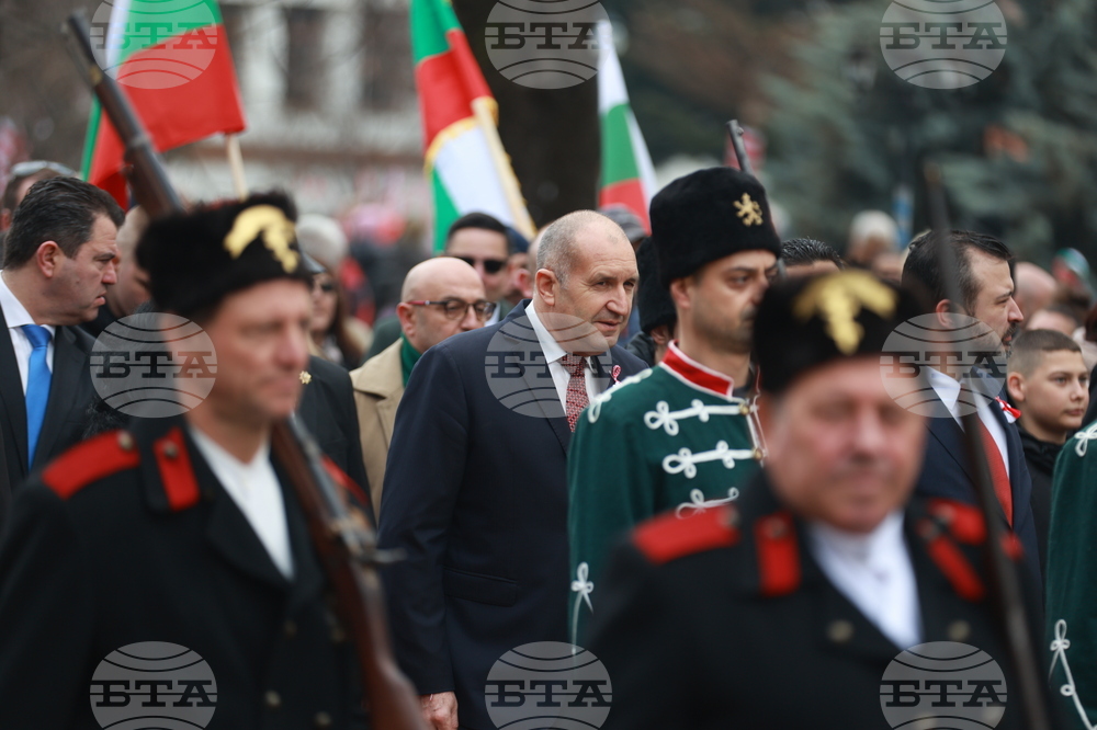 Етрополе - тържествено издигане на българския трибагреник