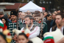 Етрополе - тържествено издигане на българския трибагреник