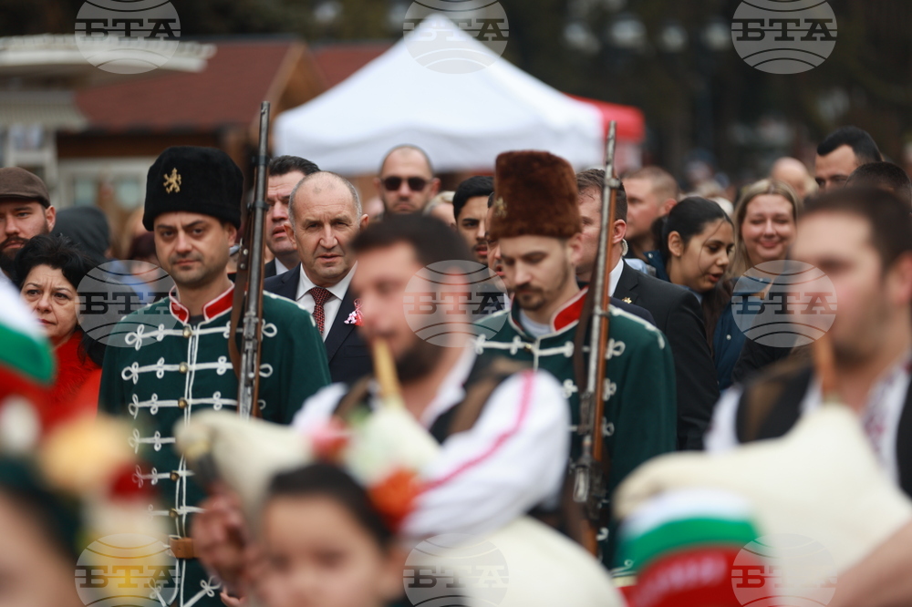 Етрополе - тържествено издигане на българския трибагреник