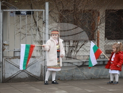 Етрополе - тържествено издигане на българския трибагреник