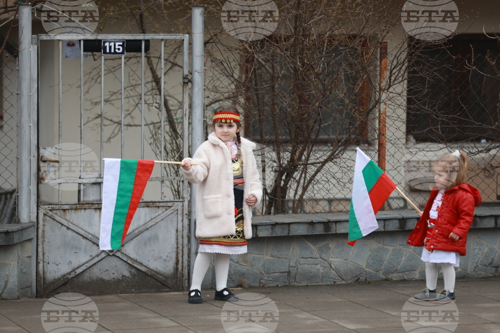Етрополе - тържествено издигане на българския трибагреник