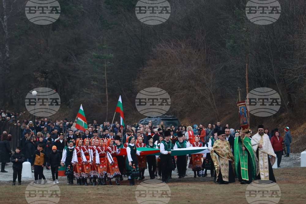 Етрополе - тържествено издигане на българския трибагреник