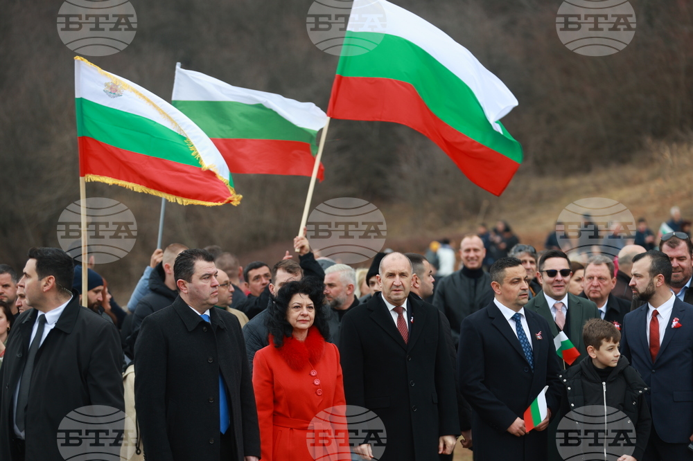 Етрополе - тържествено издигане на българския трибагреник