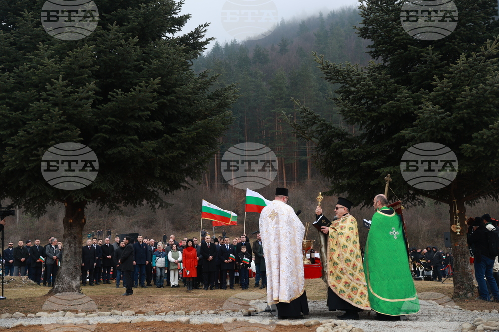 Етрополе - тържествено издигане на българския трибагреник