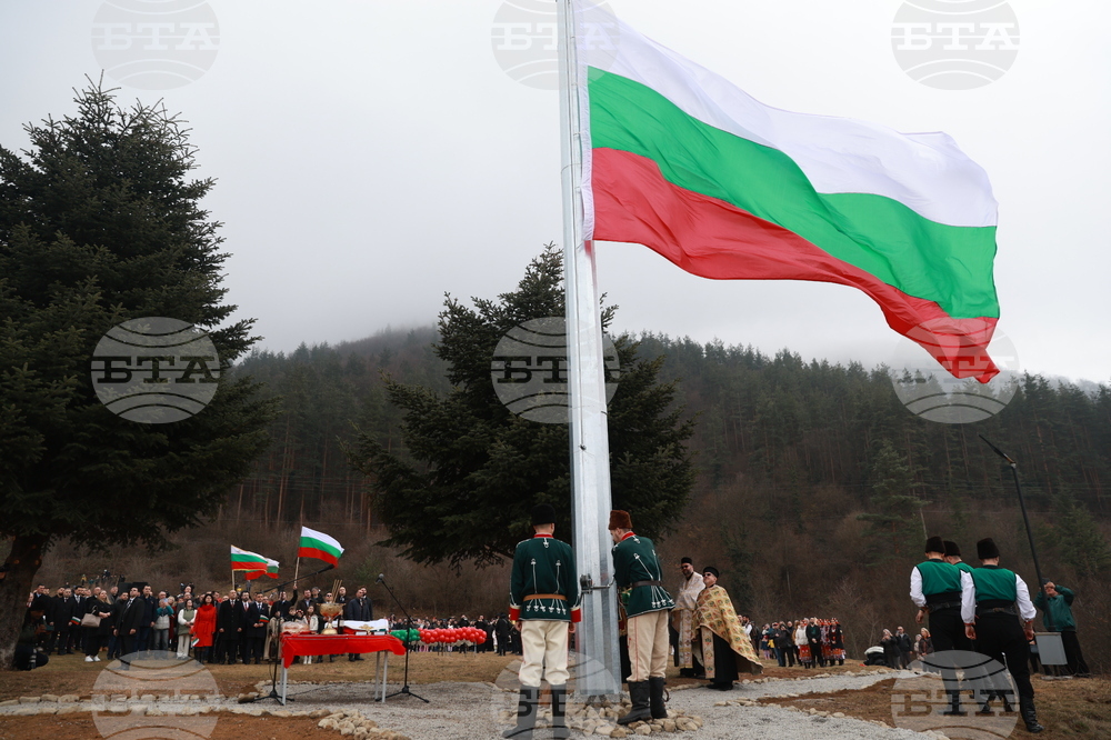 Етрополе - тържествено издигане на българския трибагреник