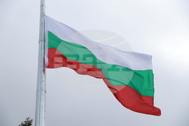 Етрополе - тържествено издигане на българския трибагреник