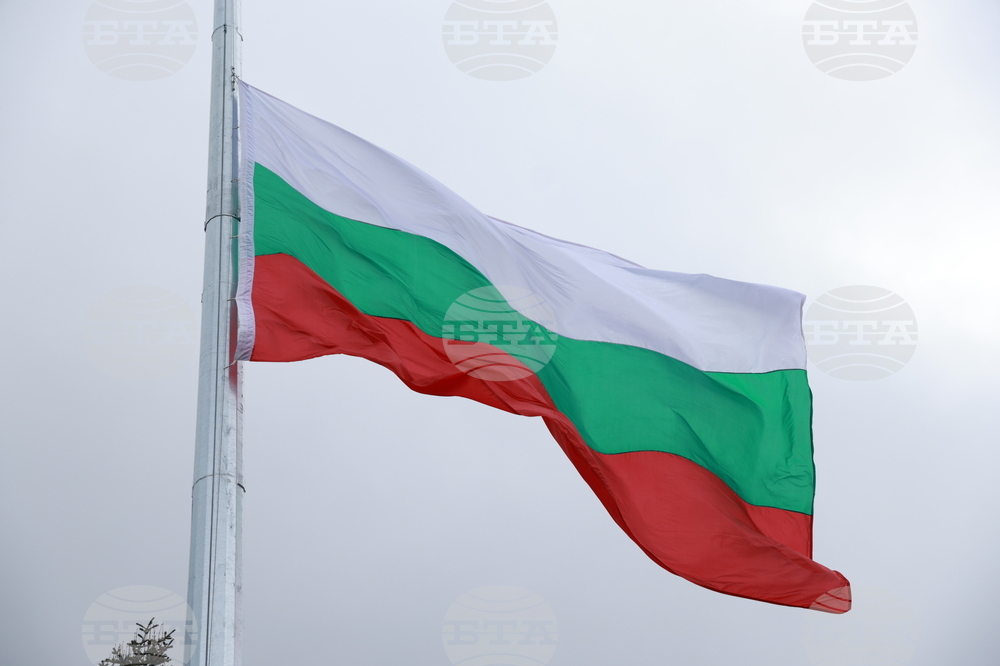 Етрополе - тържествено издигане на българския трибагреник