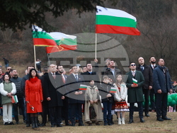 Етрополе - тържествено издигане на българския трибагреник
