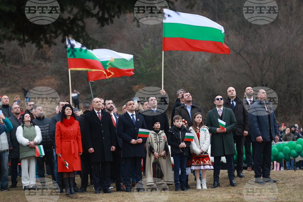 Етрополе - тържествено издигане на българския трибагреник