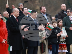 Етрополе - тържествено издигане на българския трибагреник