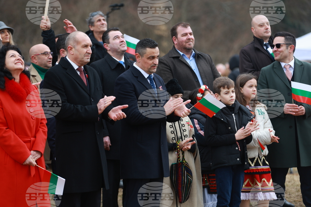 Етрополе - тържествено издигане на българския трибагреник