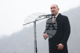 Етрополе - тържествено издигане на българския трибагреник