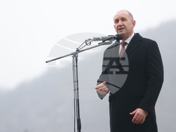 Етрополе - тържествено издигане на българския трибагреник