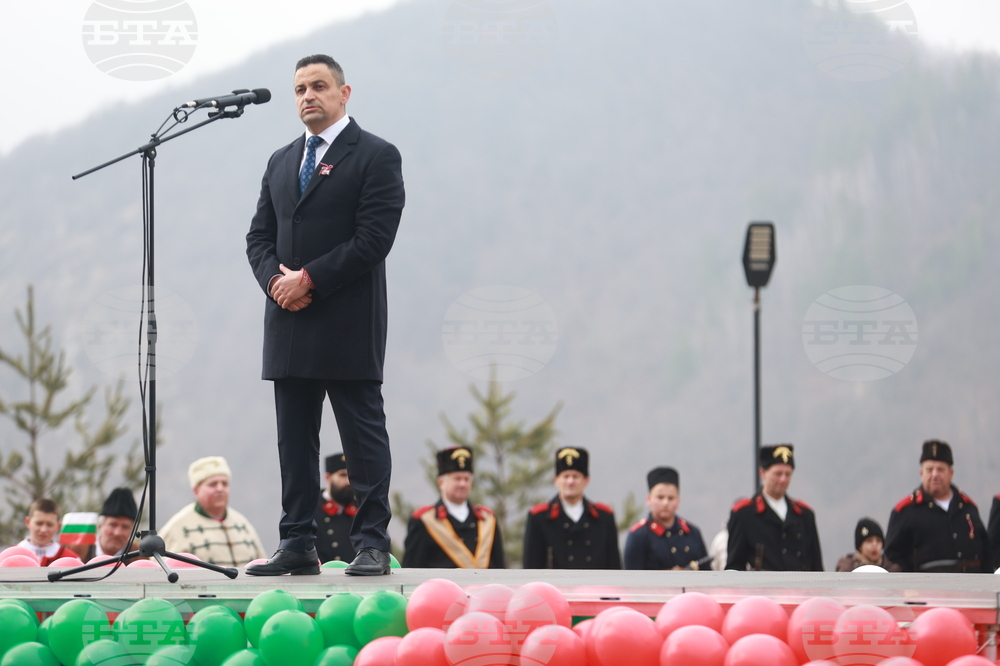 Етрополе - тържествено издигане на българския трибагреник