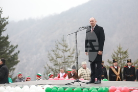 Етрополе - тържествено издигане на българския трибагреник