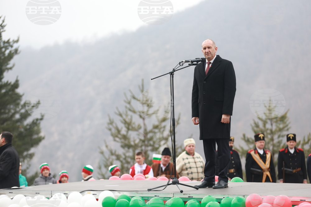 Етрополе - тържествено издигане на българския трибагреник
