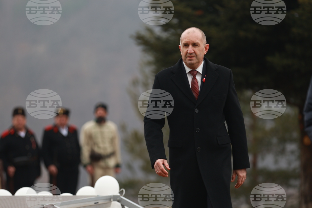 Етрополе - тържествено издигане на българския трибагреник