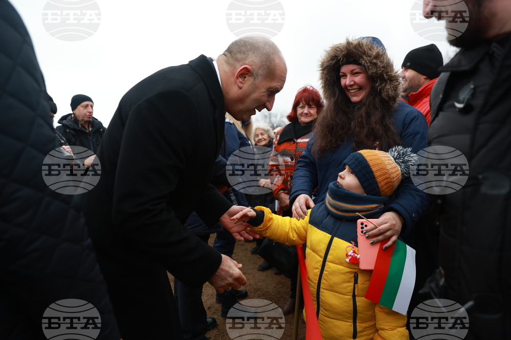 Етрополе - тържествено издигане на българския трибагреник