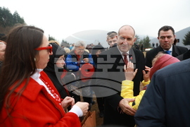 Етрополе - тържествено издигане на българския трибагреник